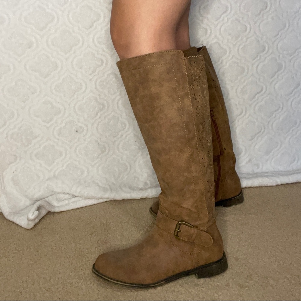 Tall brown boots (7.5)